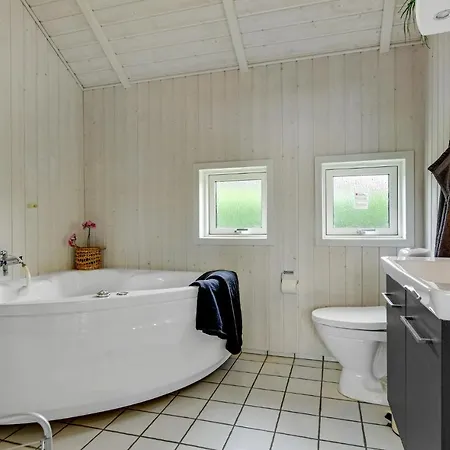 18 With Hot Tub Nordborg